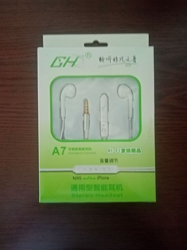 Новый проводной наушник Новый проводной наушник