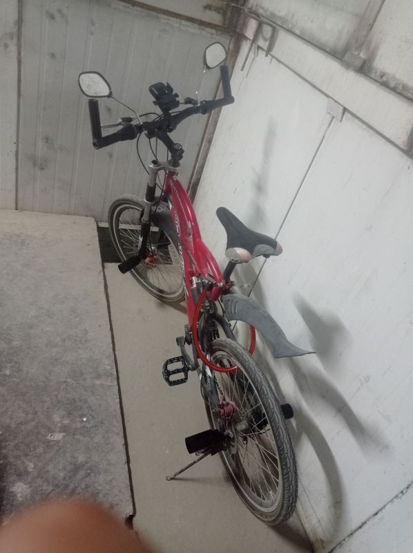 Velosiped sotiladi Velosiped sotiladi