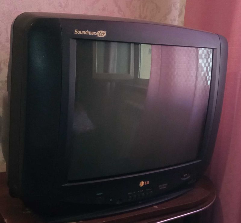 Продается телевизор Lg б.у .