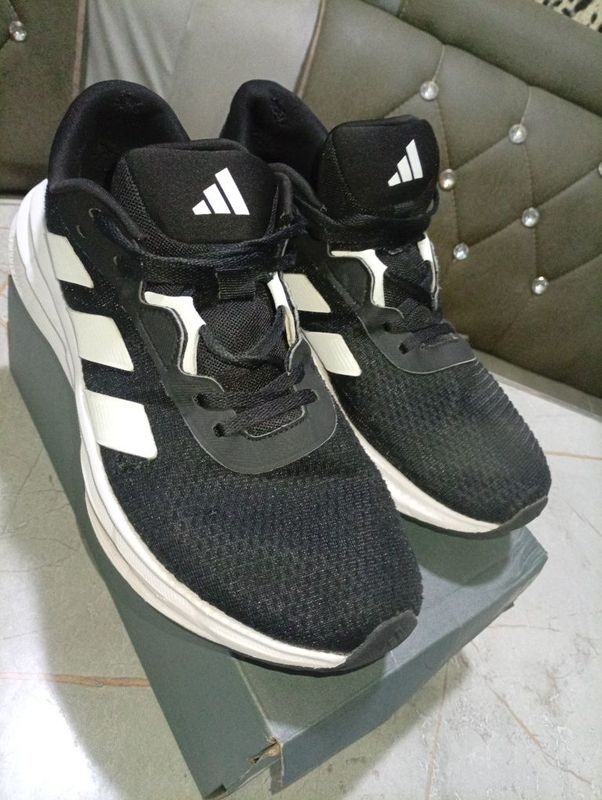 Кроссовки Adidas Originals 43 + Подарок Тапочки Adidas Кроссовки Adidas Originals 43 + Подарок Тапочки Adidas