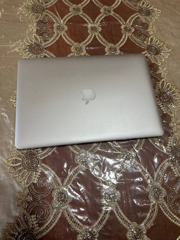 Noutbook Macbook pro 17 Noutbook Macbook pro 17