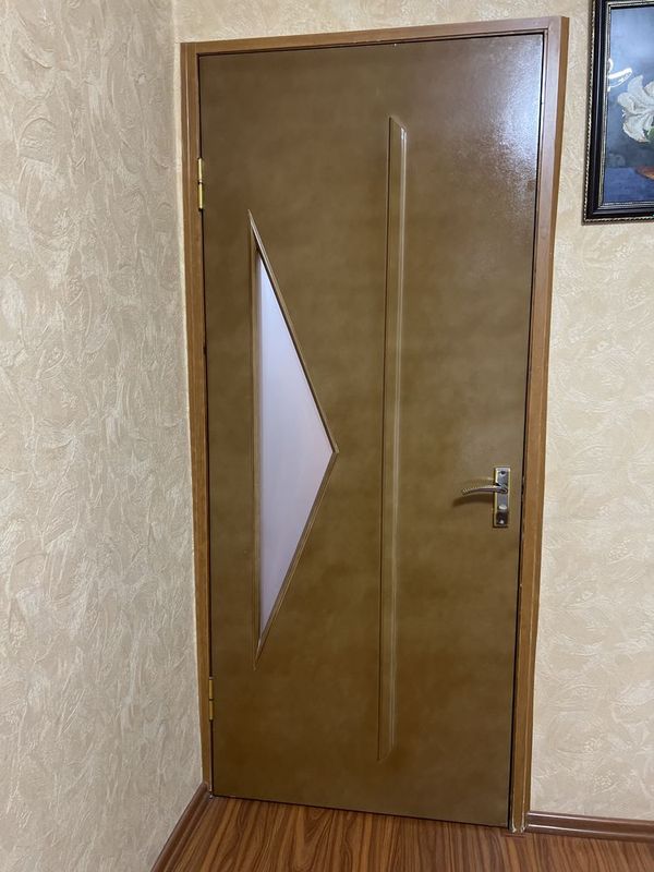 Двери 3 стандартные, 2 ванна, туалет Двери 3 стандартные, 2 ванна, туалет