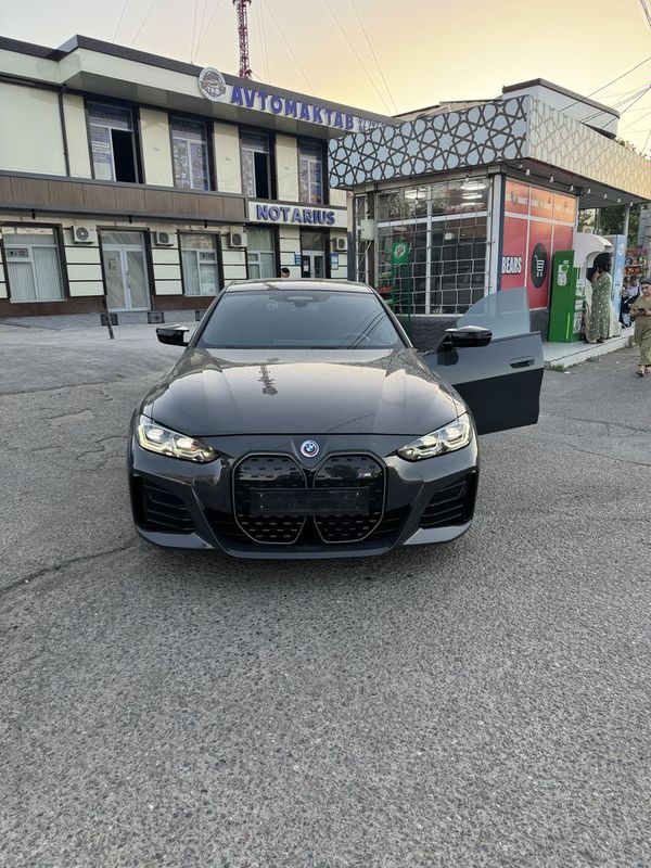 BMW i4 M50 2022-yil 9oy srocna sotiladi BMW i4 M50 2022-yil 9oy srocna sotiladi