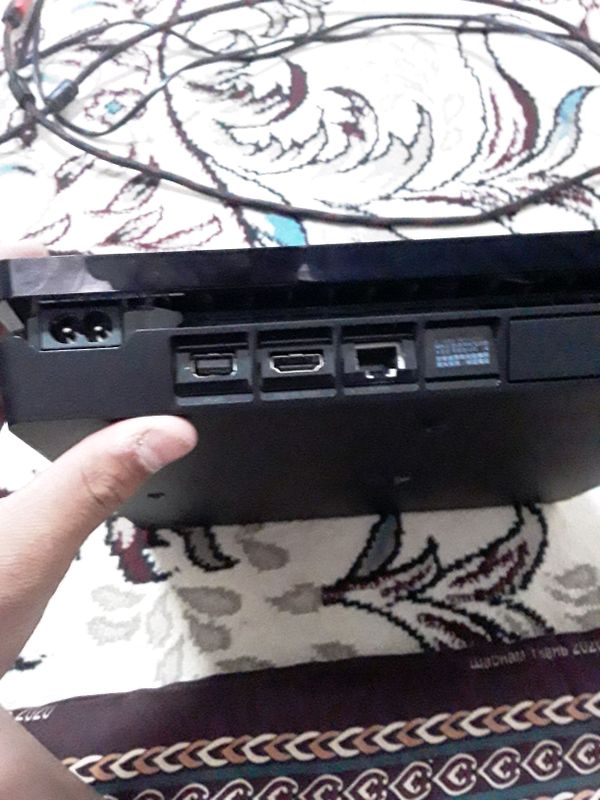 Ps 4 narx 3 500 000 tel  957572855