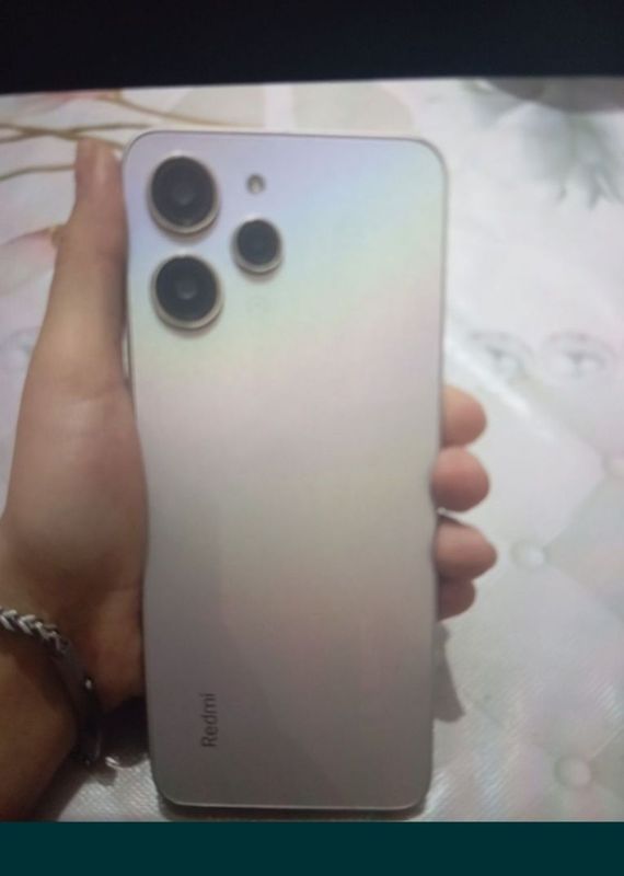 Redmi 12 sotiladi Redmi 12 sotiladi