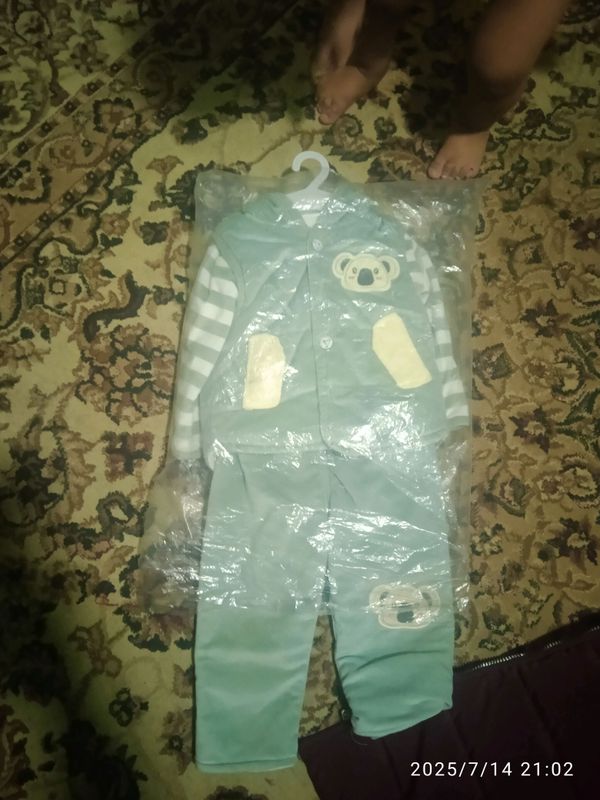 yosh bolaga qalin kiyimcha