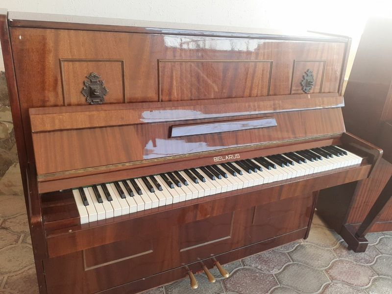 Fortepiano pianino "belarus"