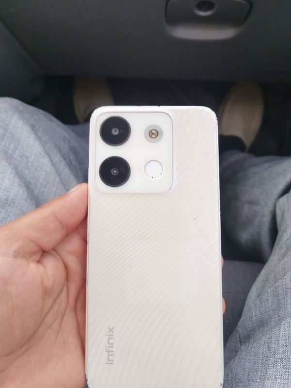 Infinix Smart 7 sotiladi Infinix Smart 7 sotiladi