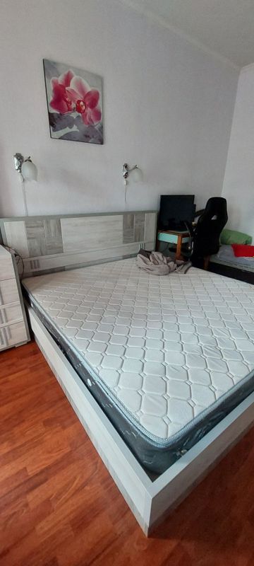 Продаётся спальный гарнитур б/у. В отличном состоянии. Продаётся спальный гарнитур б/у. В отличном состоянии.