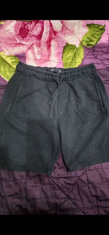 Шорты мужские Bershka M рр состояние отличное Шорты мужские Bershka M рр состояние отличное