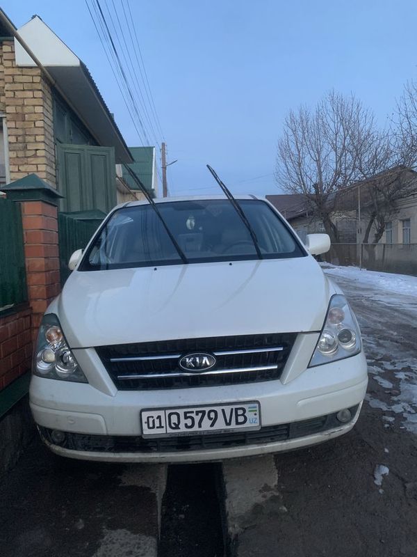 Продаётся Kia Carnival