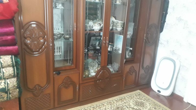 Мебель сервант сотилади