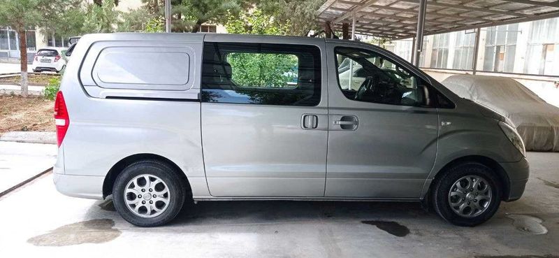 Продается HYUNDAI GRAND STAREX, 2014 года, полу фургон, дубль-кабина. Продается HYUNDAI GRAND STAREX, 2014 года, полу фургон, дубль-кабина.