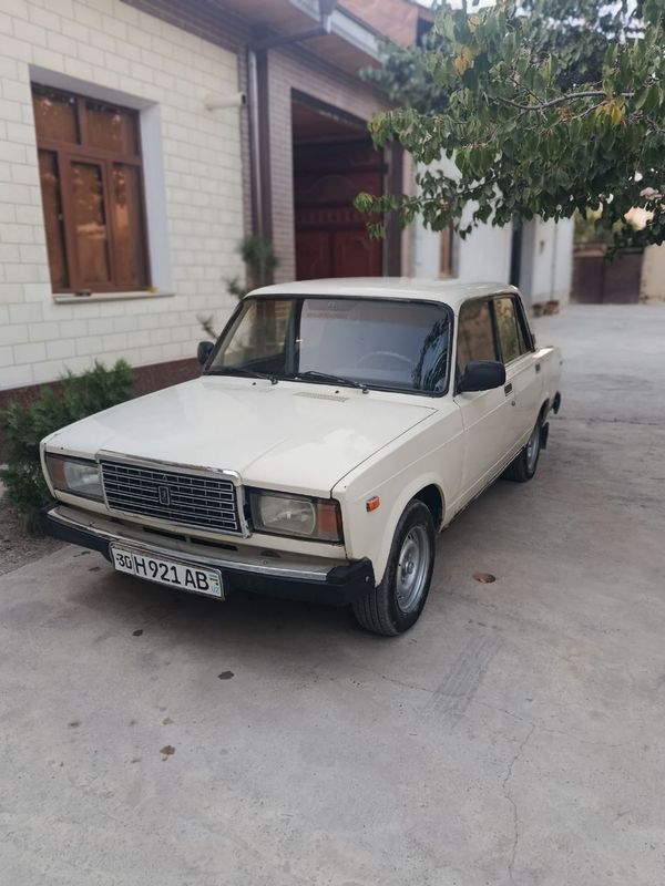 Faqat bir kishi haydagan