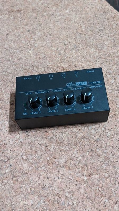 Behringer HA400 усилитель для наушников Behringer HA400 усилитель для наушников