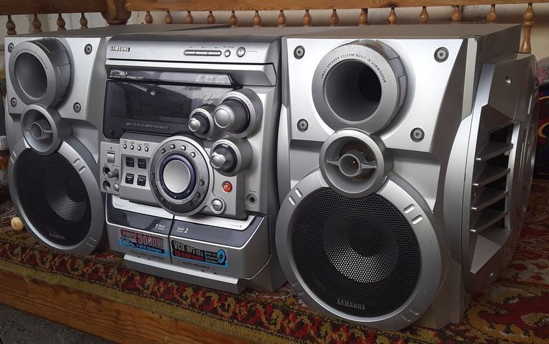 Samsung muzikalni sentir sotiladi