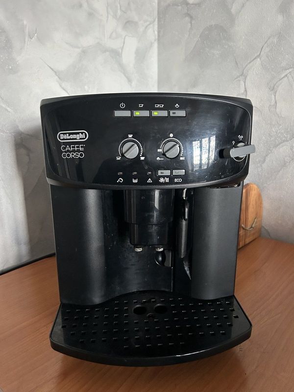 Кофемашина DeLonghi ESAM 2600.