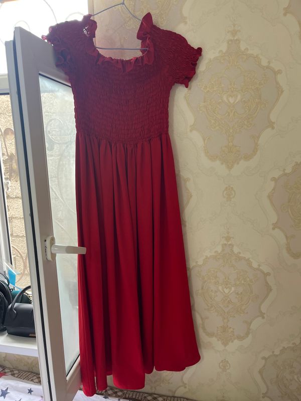 Qizil ko’ylak Razmer: 3 xl Narxi 100 ming Qizil ko’ylak Razmer: 3 xl Narxi 100 ming