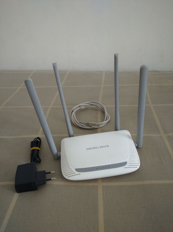 MERCUSYS MW325R 300Mbps. MERCUSYS MW325R 300Mbps.