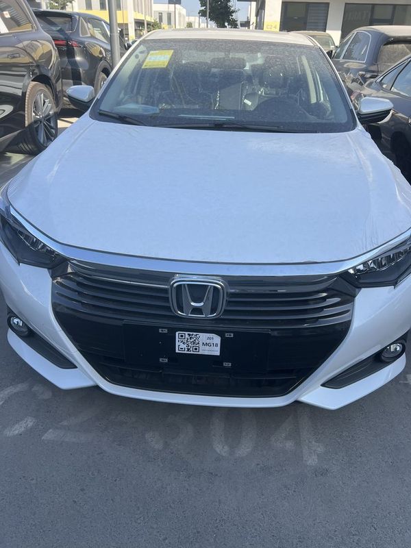 Honda crider qora oq ranglari bor