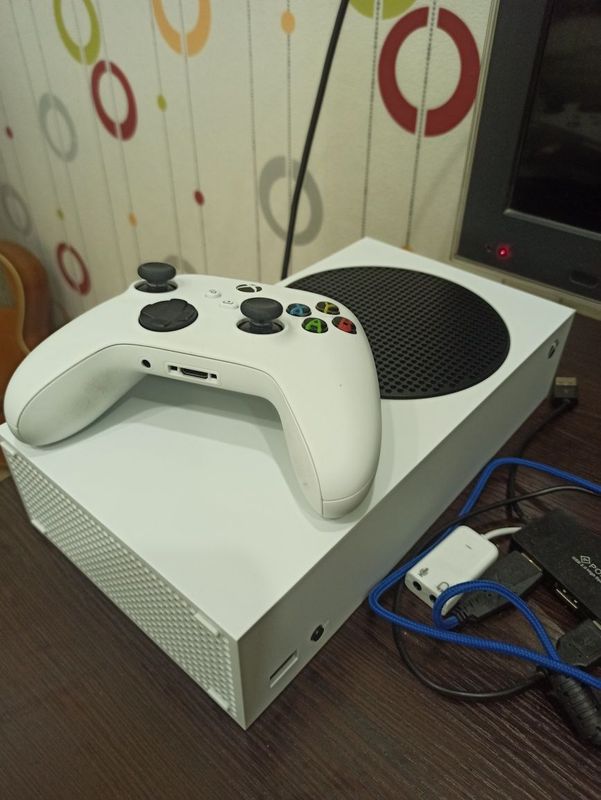 Продаётся, Xbox Series S (с гарантией) Продаётся, Xbox Series S (с гарантией)