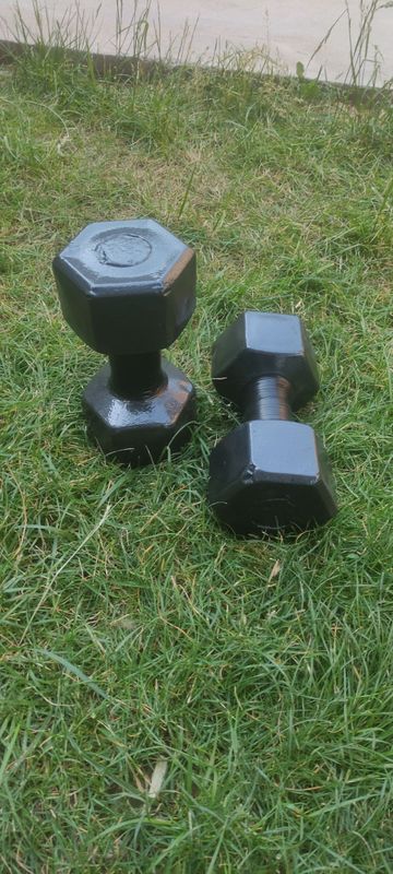 Gantel 7 kilo parasi 150 ming Gantel 7 kilo parasi 150 ming
