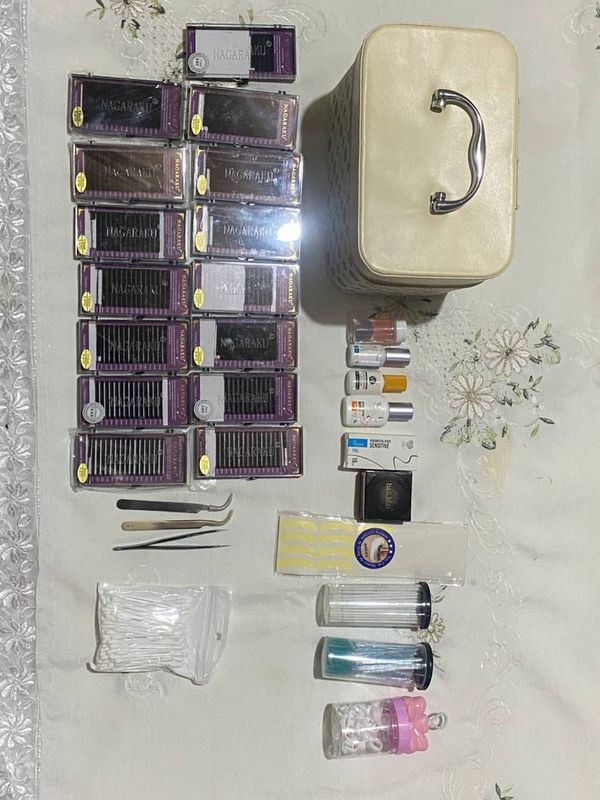 Kiprik va qosh ekish uchun nabor sotiladi b/u srochni 155$ kelshiladi Kiprik va qosh ekish uchun nabor sotiladi b/u srochni 155$ kelshiladi