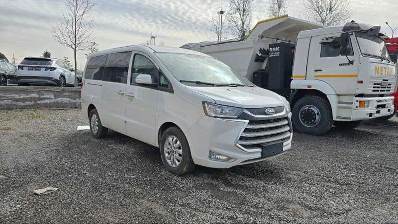 Янги JAC M4 REfine минивэн 26,000 $ га. Янги JAC M4 REfine минивэн 26,000 $ га.