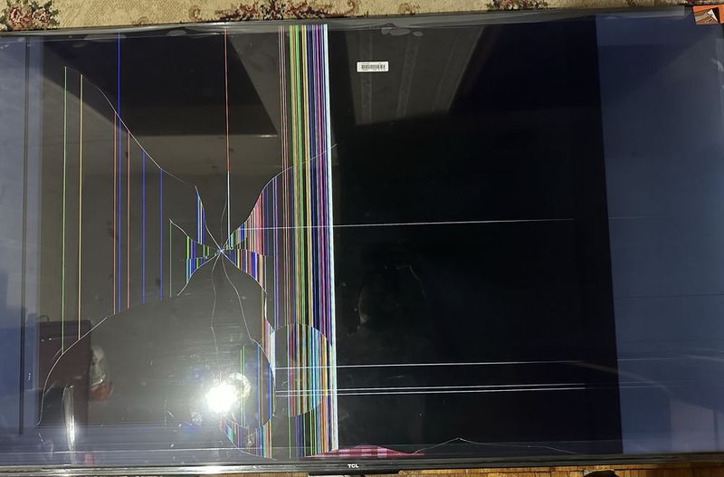 Телевизор марки TCL, диогональ -55, 4K, на запчасти Телевизор марки TCL, диогональ -55, 4K, на запчасти