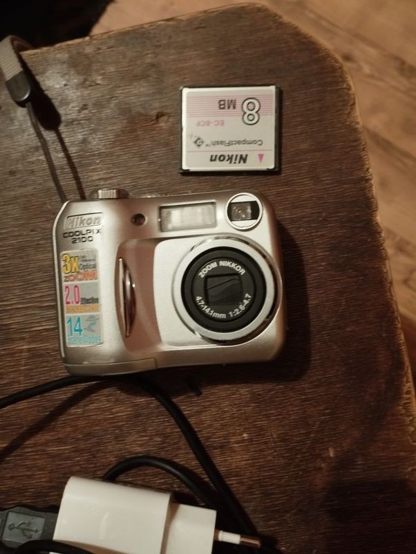 Цифровой фотоаппарат NIKon Цифровой фотоаппарат NIKon