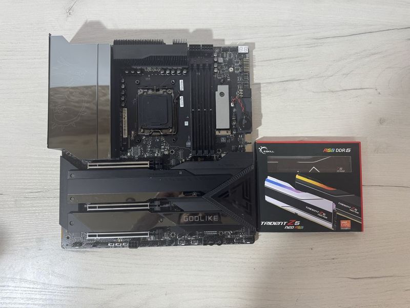 Комлект MSI X670E Godlike | G.Skill Trident Z5 RGB 2x32GB 6000MHz cl30 Комлект MSI X670E Godlike | G.Skill Trident Z5 RGB 2x32GB 6000MHz cl30