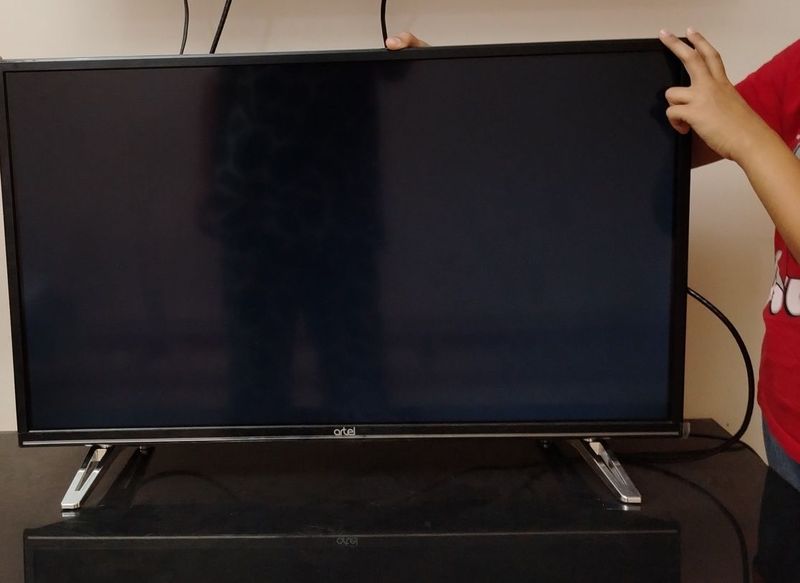 Artel 32 Led TV sotiladi Artel 32 Led TV sotiladi