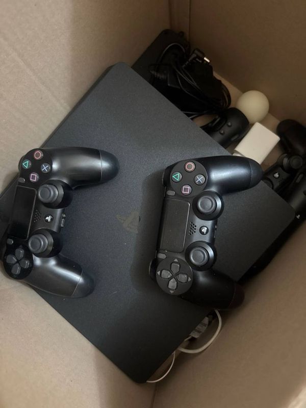 Playstation 4 & PS VR Playstation 4 & PS VR