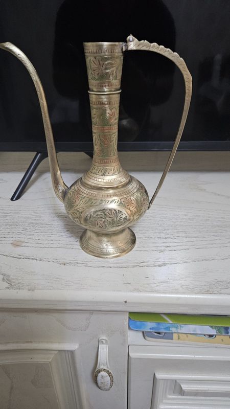 Kuvshin sotiladi latun xolati zor Kuvshin sotiladi latun xolati zor