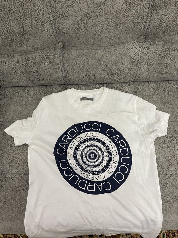 Продам футболку Carducci Продам футболку Carducci