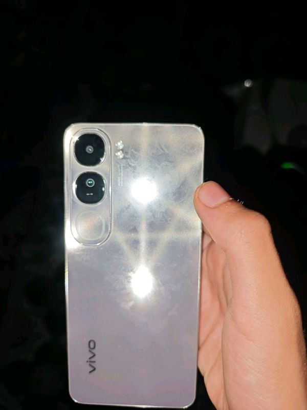 VIVO V40 Lite.  8/256. telefon emas telegram yozil