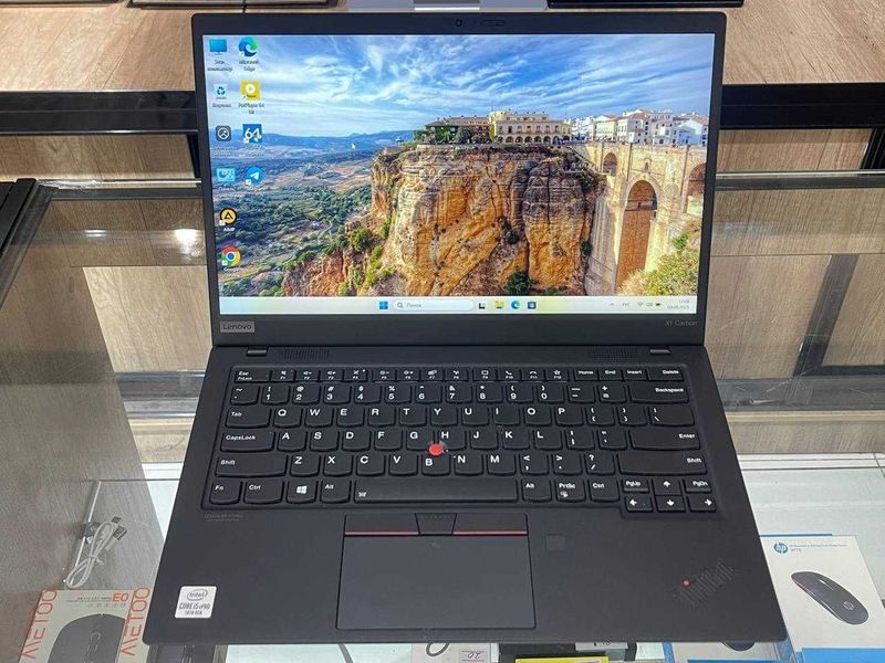 Lenovo ThinkPad X1 Carbon Gen 8 Core i5-10310U ram 8 ssd 256