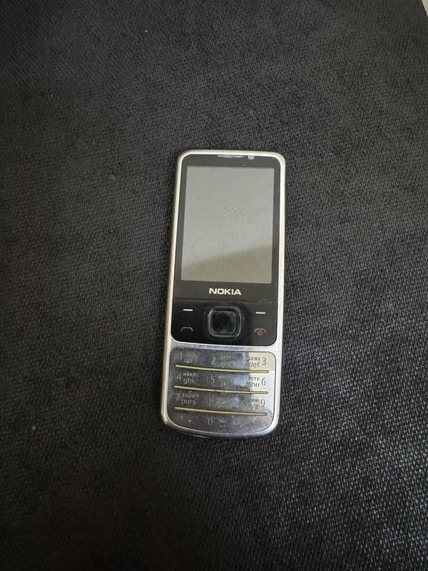 Nokia 6700 sotiladi