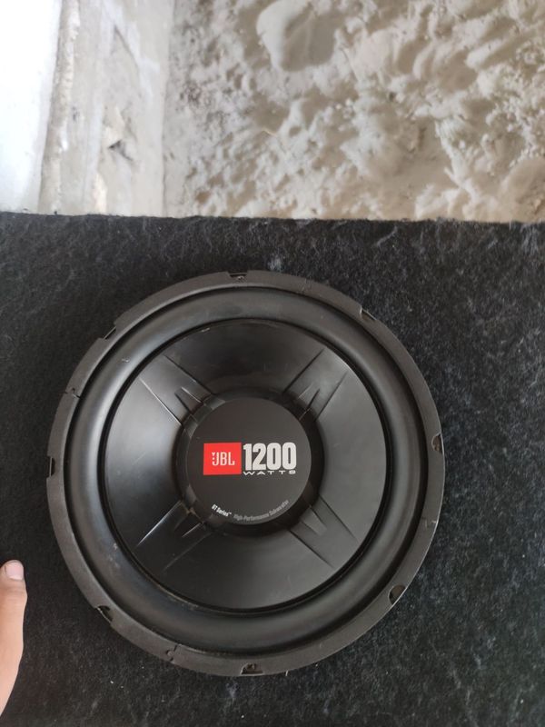 Jbl 1200 sambufer 3 oy iwlagan holati yangi Jbl 1200 sambufer 3 oy iwlagan holati yangi
