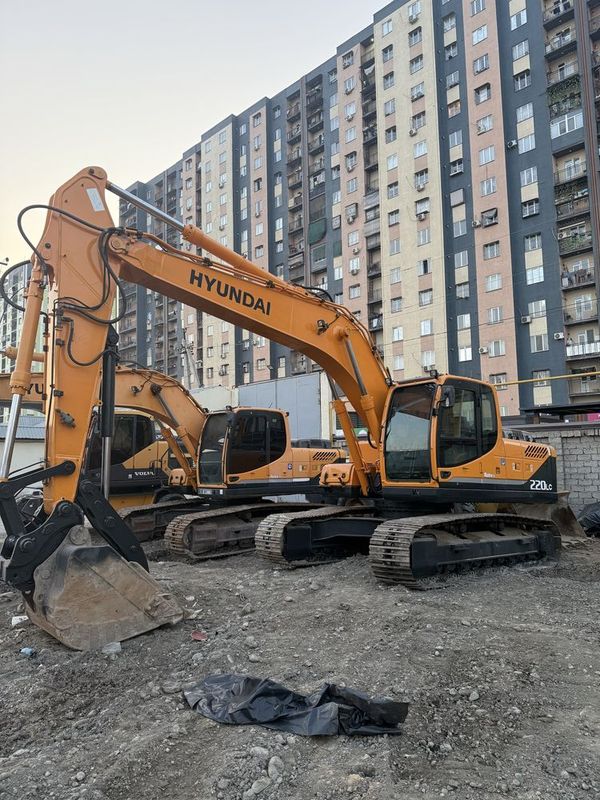 Продается HYUNDAI R220LC. 2012год