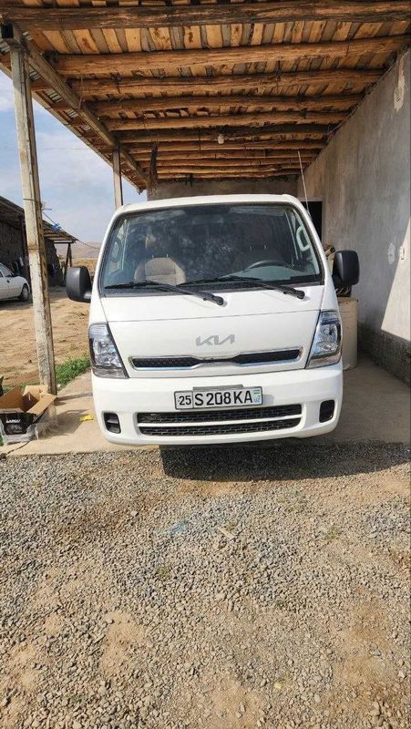 Kia Bongo holati ideal bir qo'l haydalgan