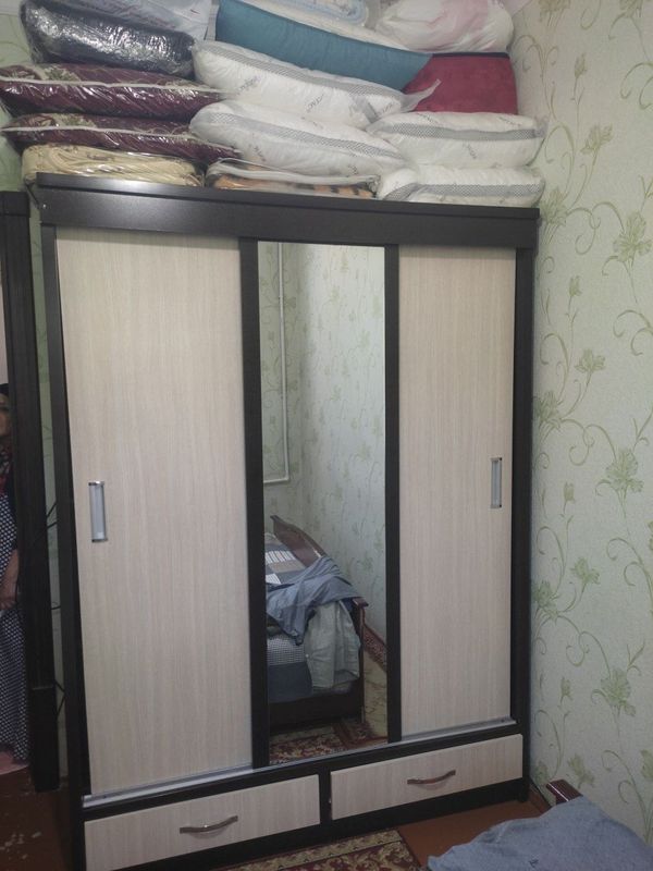 Продам шкаф для спальни Продам шкаф для спальни