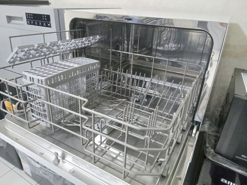 Посудомоечная машина от японского бренда " AIWA" Посудомоечная машина от японского бренда " AIWA"
