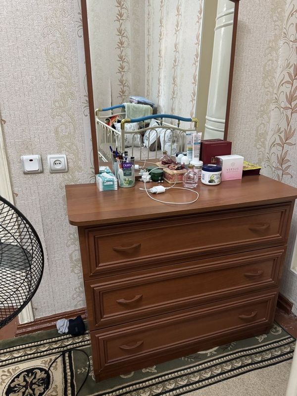 Трюмо сотилади холати зўр