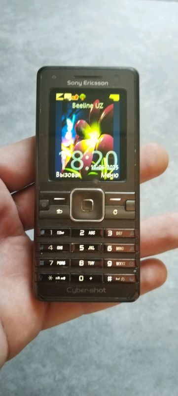 Продам сотовый телефон Sony Ericsson K770i Продам сотовый телефон Sony Ericsson K770i