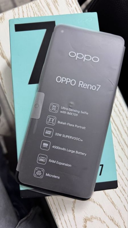 Телефон Oppo Reno 7