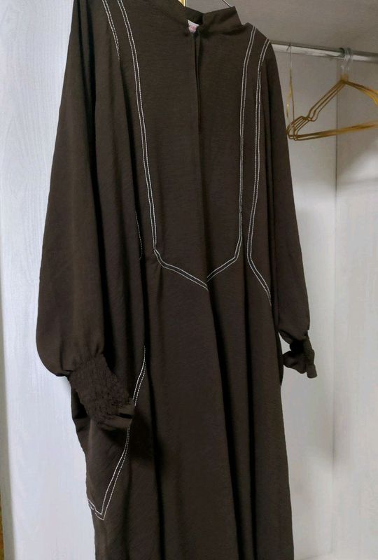 holati yangi abaya va tapchka kiylmagan