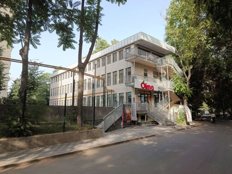 Продается 3х этажное отдельно стоящее здание на Дархане! Продается 3х этажное отдельно стоящее здание на Дархане!