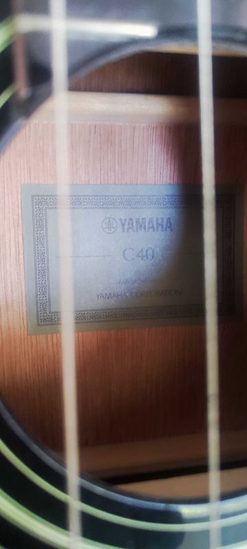 Продается ГИТАРА Yamaha C40