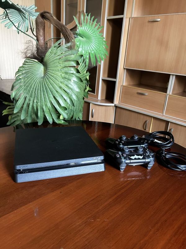 PlayStation 4 (PS4) Fat 500GB slim— Jostik bilan, ideal holat PlayStation 4 (PS4) Fat 500GB slim— Jostik bilan, ideal holat